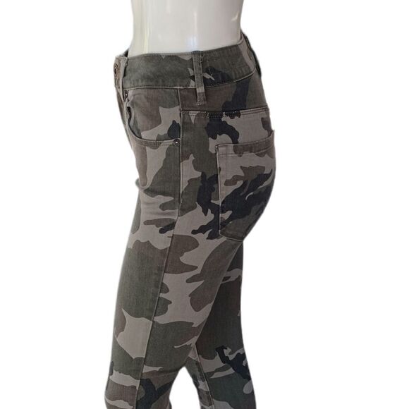 616712..Navy Green Camo Bullhead Skinny Jeans Sz 5, 24" Waist 29" Inseam 9" Rise - Picture 6 of 7
